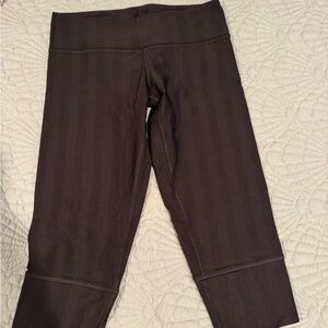 Lululemon Black Cropped Leggings Size 6 EUC!